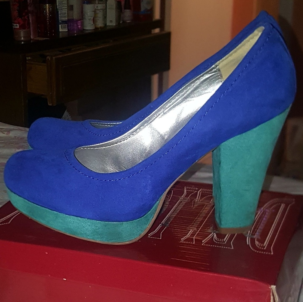 Heels - Picture 2 of 6